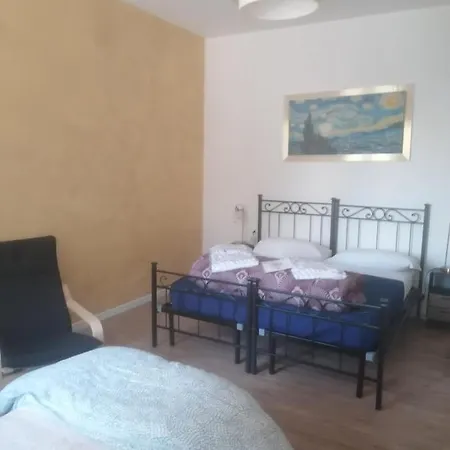 Emmanueli65 Fronte Clinica Per 5 Matrimoniale 2 Singoli 1 Divano Letto