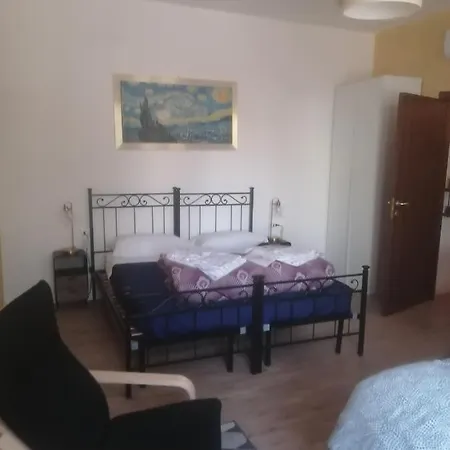 Emmanueli65 Fronte Clinica Per 5 Matrimoniale 2 Singoli 1 Divano Letto *